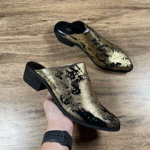 Very Volatile Women's 10 Moonstruck Mules Booties Gold Black Slip On NEW